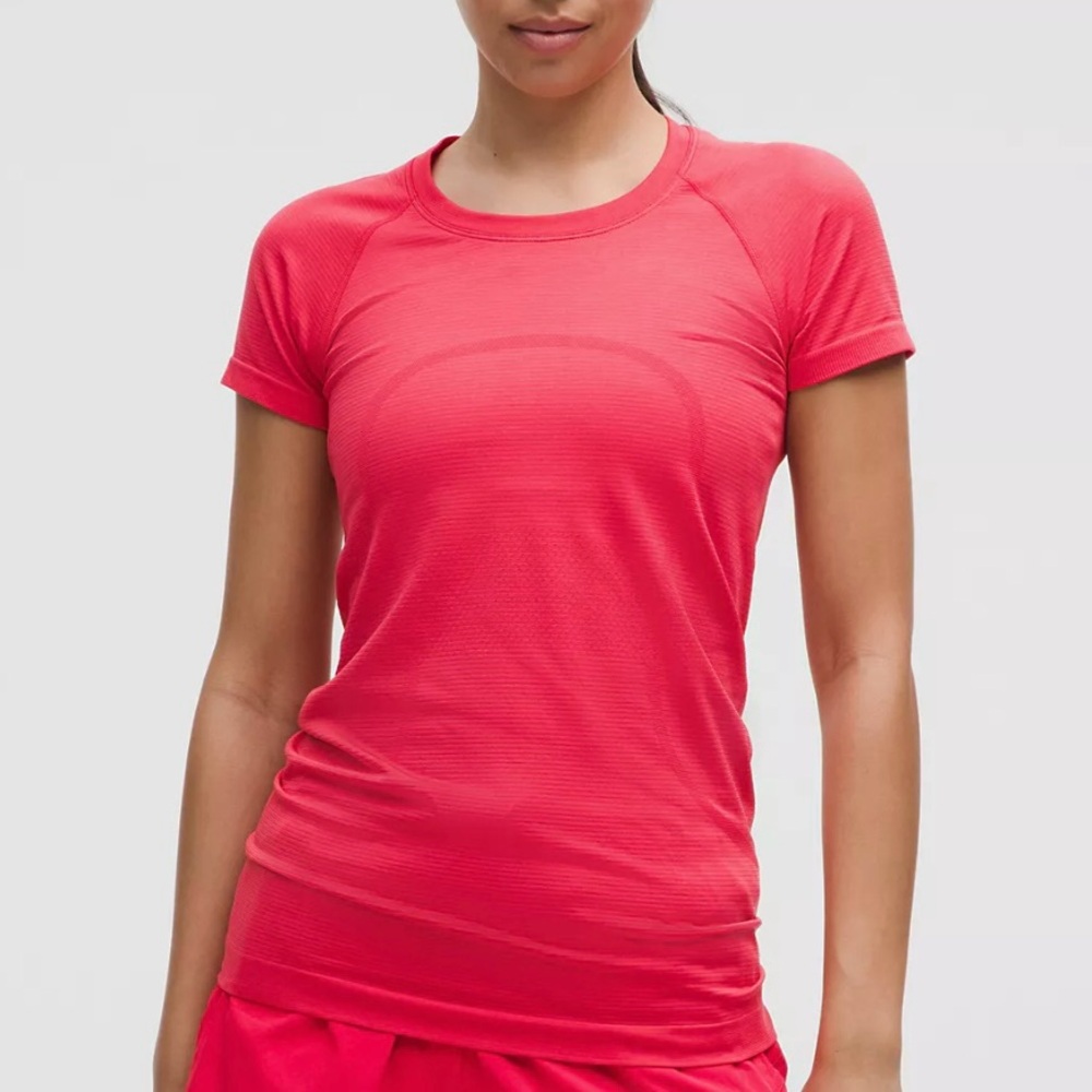 Lululemon Swiftly Tech Lipgloss (pink) Short Sleeve Hip Length Top Size 6